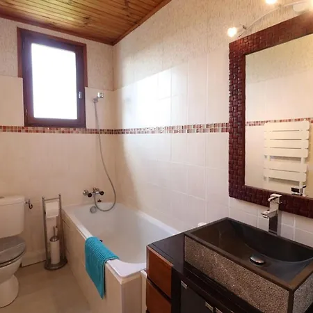 Holiday home Maison A 4 Chambres, Jardin Et Animaux Acceptes - Fr-1-742-188 *